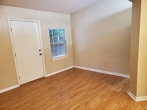 2nd image of 206 NW Northwood Ave