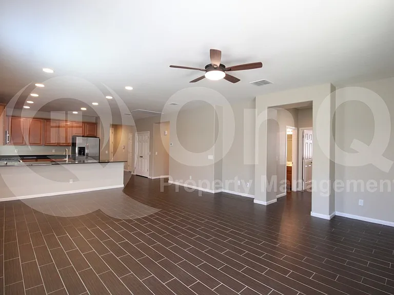 867 E Aberdeen Dr — Photo 7