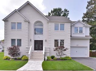 25 Catherine St, Rochelle Park, NJ 07662