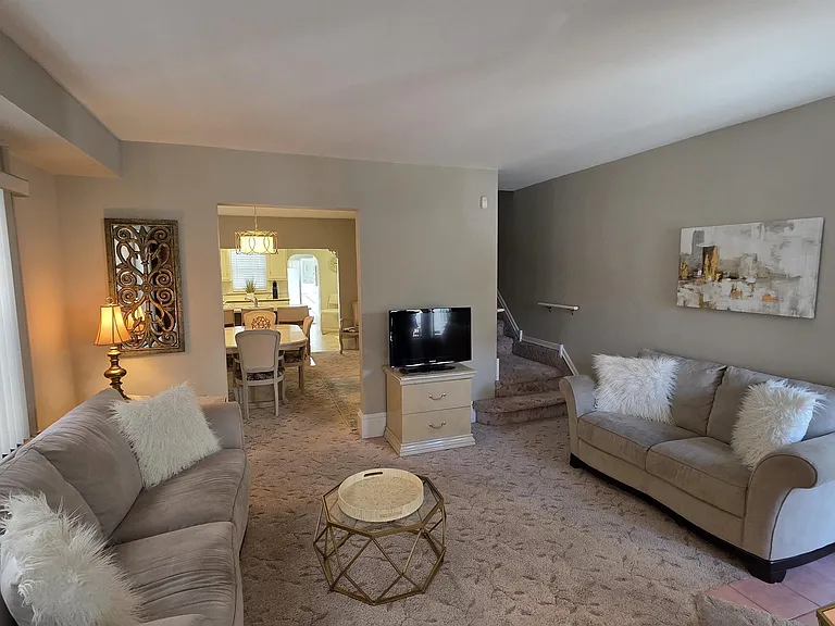 34 N Montgomery Ave — Photo 3