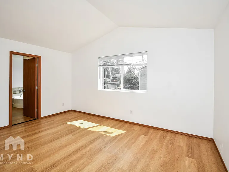 1412 E 64th St — Photo 9