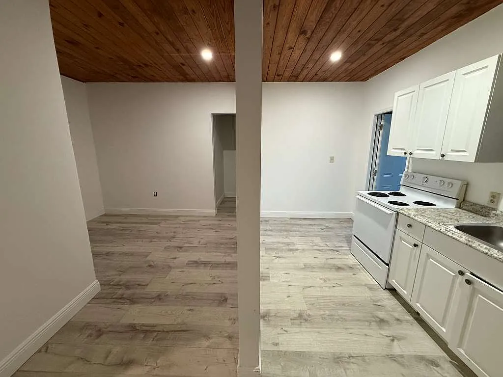 Studio, 550 sqft, $1,800 — Photo 2