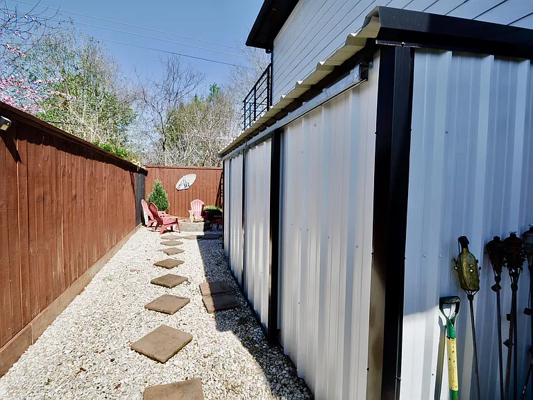 3330 Beran Dr — Photo 32