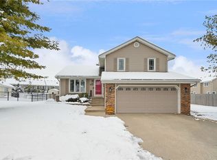 8381 Plum Dr, Urbandale, IA 50322