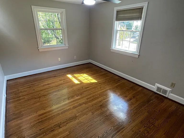 2655 Laburnum Ave SW — Photo 12