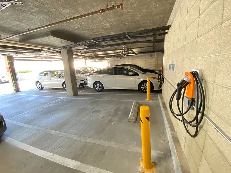 Cahuenga Place — Photo 17