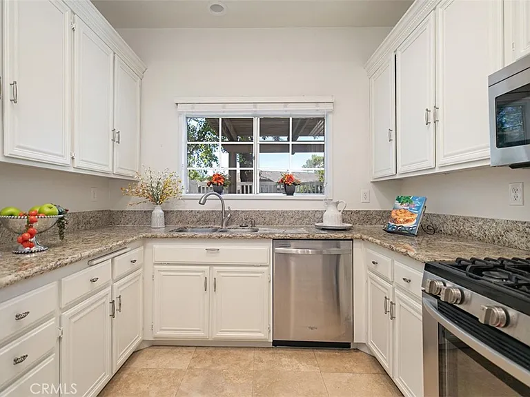 24392 Kingston Ct — Photo 13