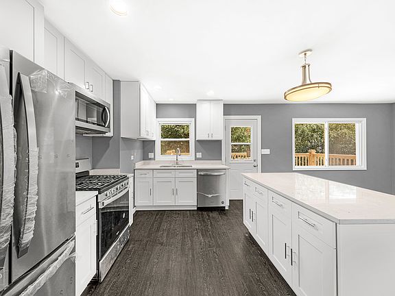 4th image of 1204 Lincoln Ct