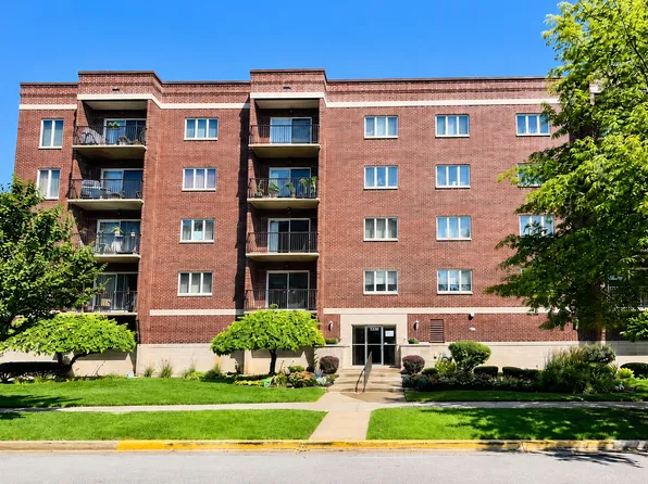 1330 Perry St APT 202, Des Plaines, IL 60016