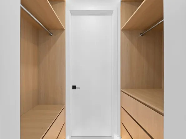 366 Harman Street image 9 of 20