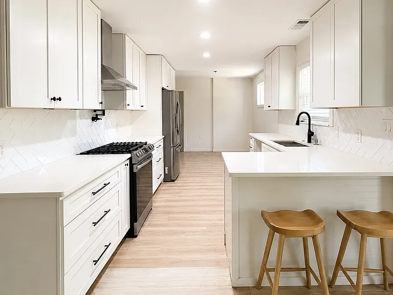 2226 Marfa Ave — Photo 2