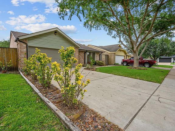 3rd image of 11906 River Meadow Ln