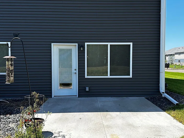 1648 Hong St — Photo 4