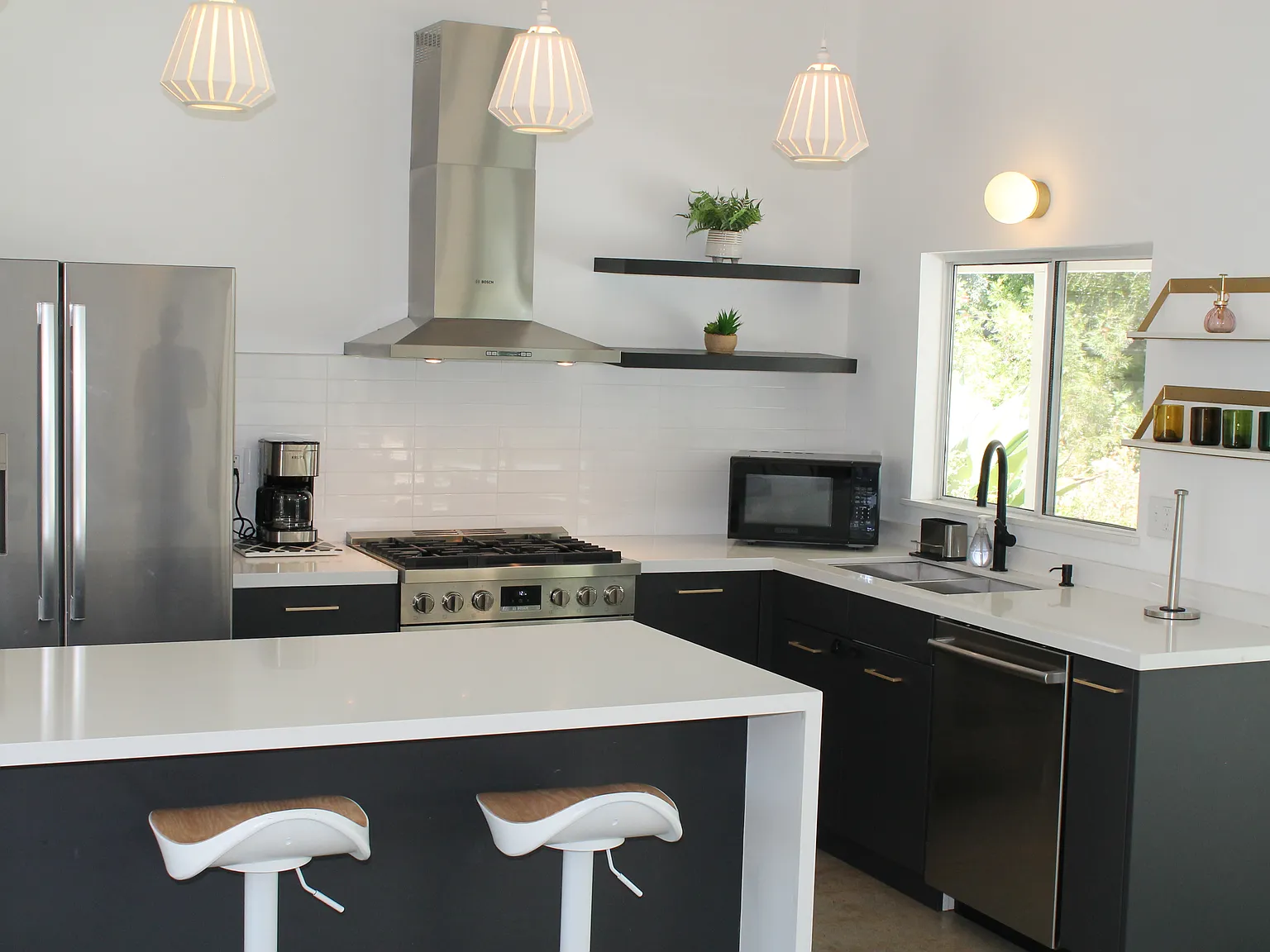 3 bed, 1296 sqft, $4,750 — Photo 3