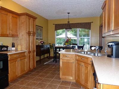 3rd image of 1020 Nashmont Dr