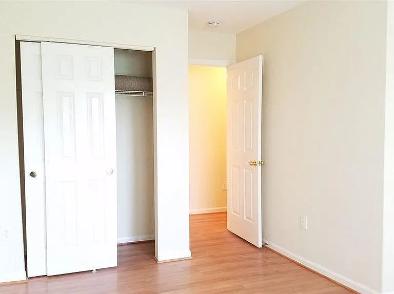 5208 Duke Ct — Photo 10
