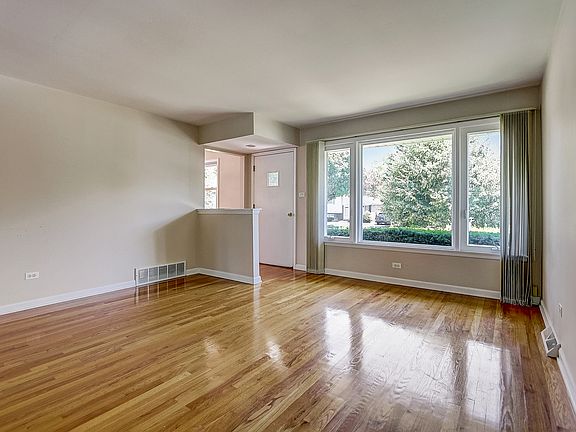 3rd image of 9832 Mason Ave