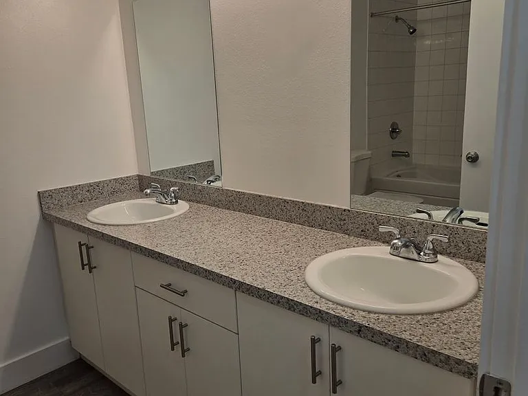 The Mirage Apartments — Photo 27