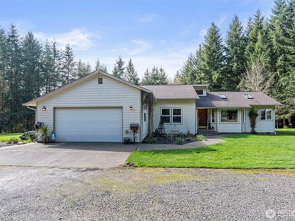 5th image of 123 Cherry Ln.