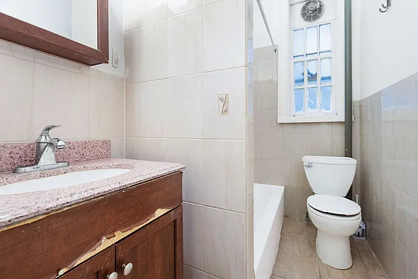 Rented by Bryan L Rozencwaig, LREB | media 12