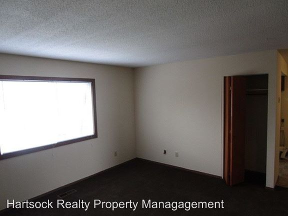 2nd image of 658 S Roberts Ave APT 3