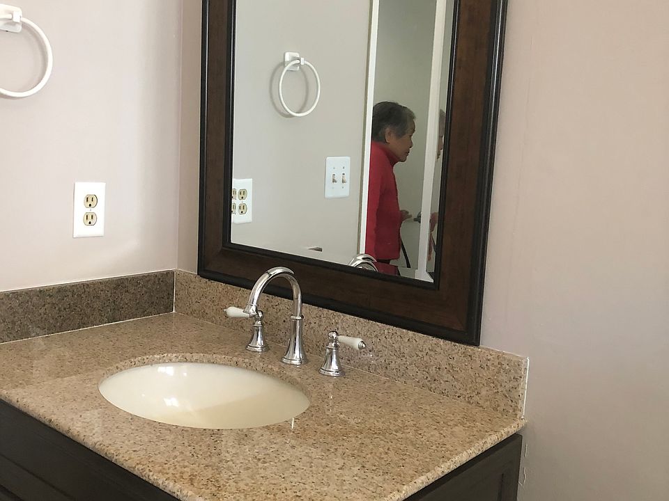 Upstairs full bathroom