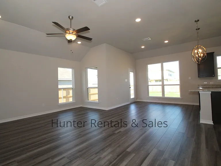 1902 Bayou Wood Ln — Photo 3