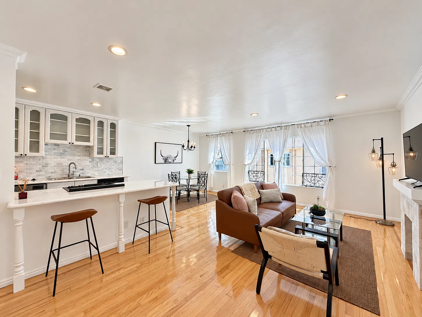 2 bed, 1200 sqft, $6,300 — Photo 2