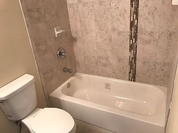 4th image of 11331 NW 39th St