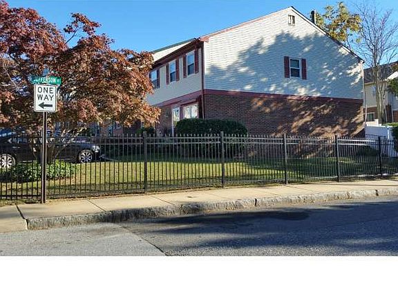 4th image of 530 W 3rd St