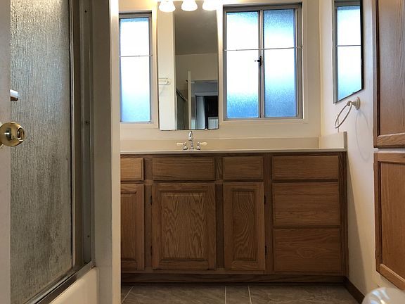 4th image of 3808 Alameda Way #B
