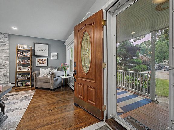 4th image of 15 Winnecomac Circle