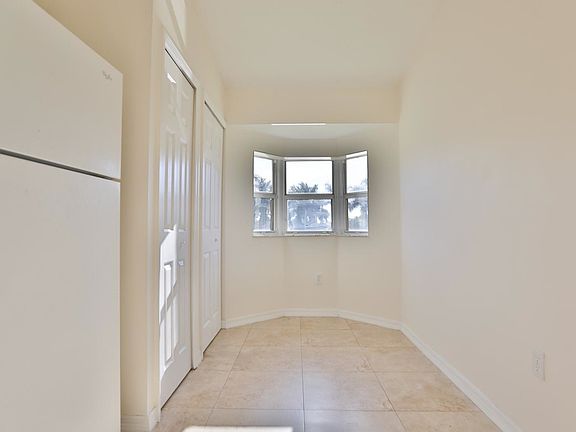 5th image of 905 NE 34th Ave Unit 202