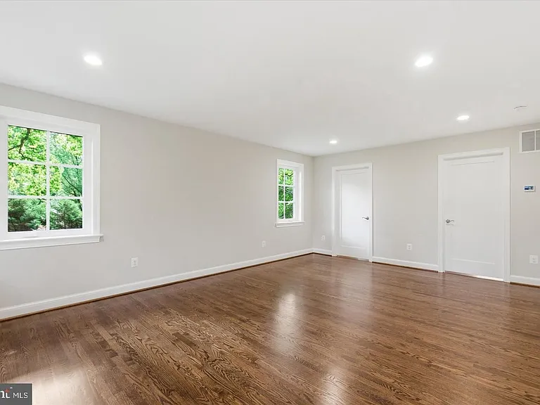7825 Oldchester Rd — Photo 37