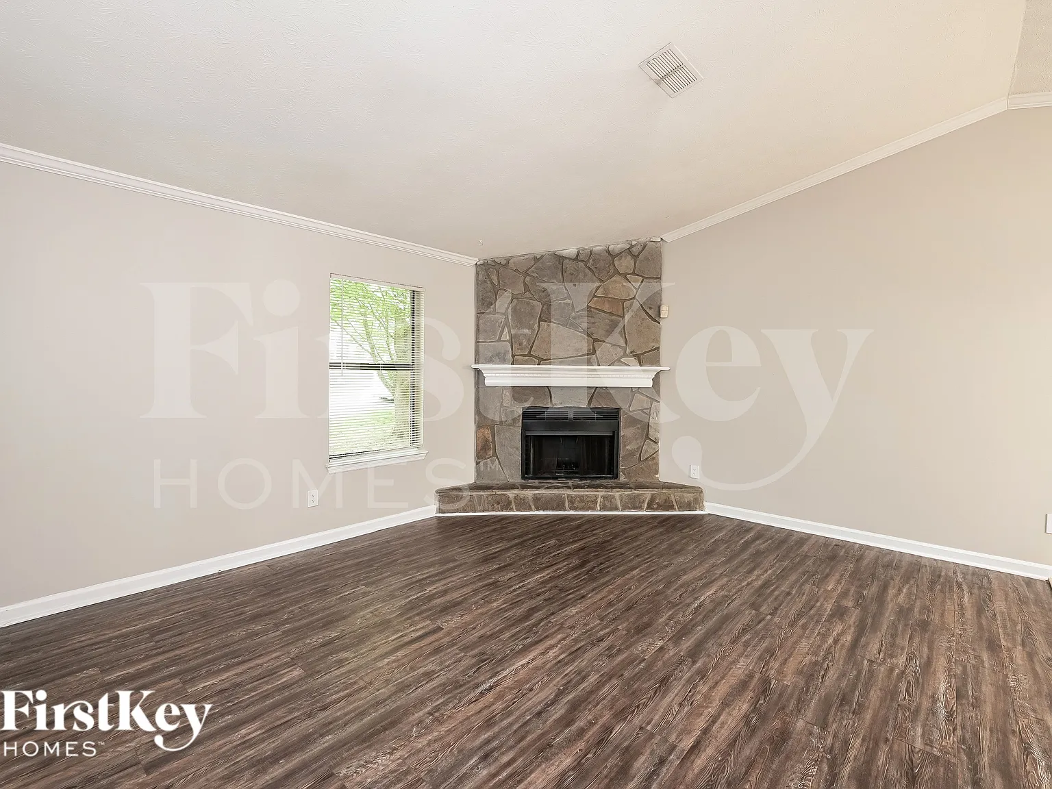 4 bed, 2.0 bath, 1506 sqft, $2,055 — Photo 3