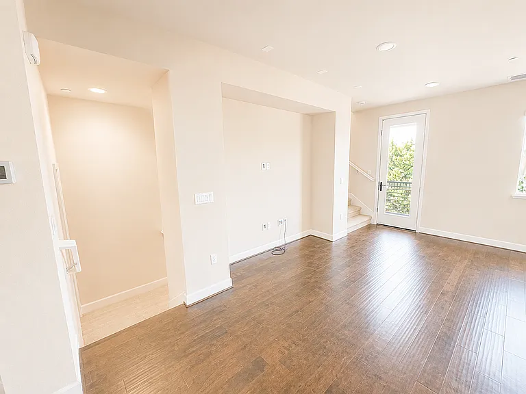 333 Basswood Cmn #9 — Photo 18