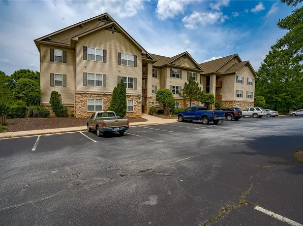 321 Harts Cove Way, Seneca, SC 29678
