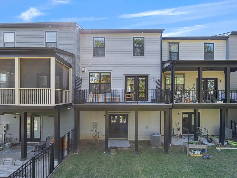 1810 Fowler St — Photo 32