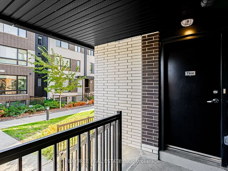 30 Ed Clark Gdns #Townhouse 4 — Photo 27