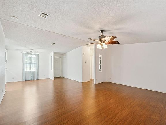 5th image of 42 Maplehurst Ave