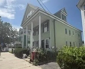 3 bed, 1.0 bath, 1200 sqft, $2,700 — Photo 2