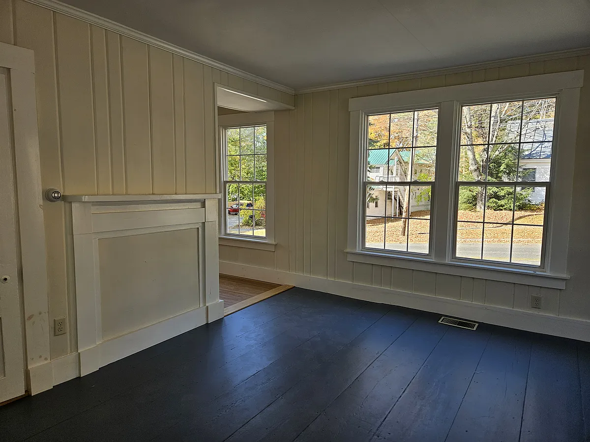 Additional view of the sun-filled living room - 101 High St