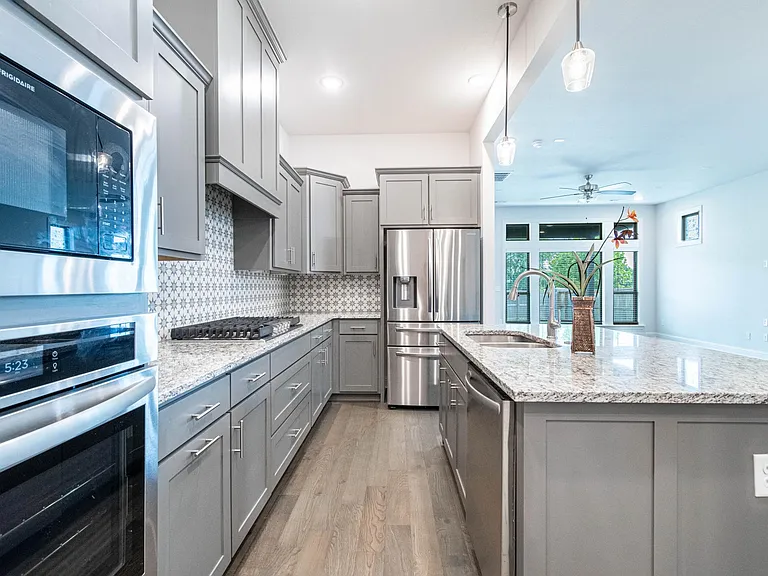 5304 SW Stanford Ct — Photo 4