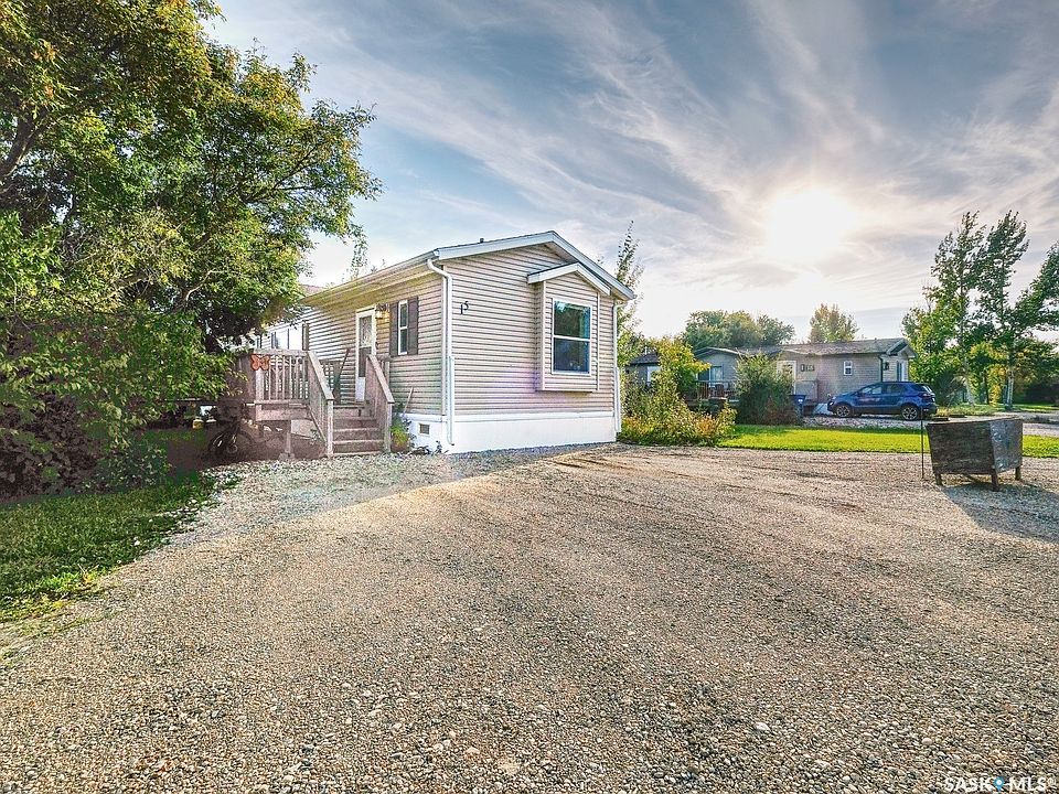 1st image of 15 Prairie View Crescent
