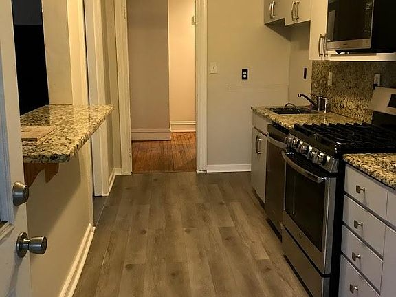4th image of 2213 Floyd Ave #A