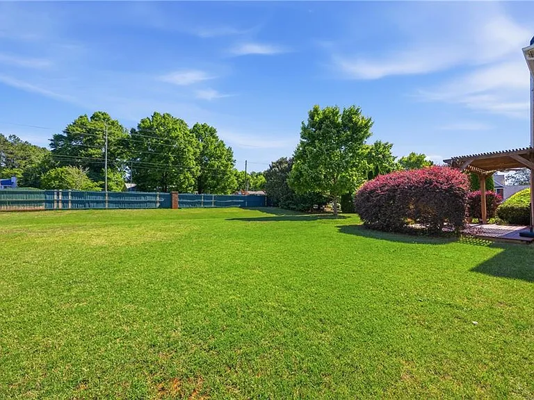 1650 Huntcrest Way SW — Photo 25