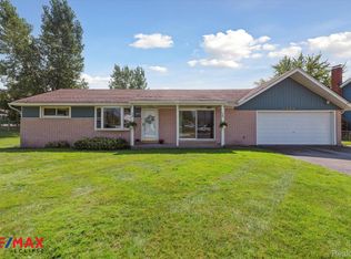 1488 Rossdale Dr, Waterford, MI 48328