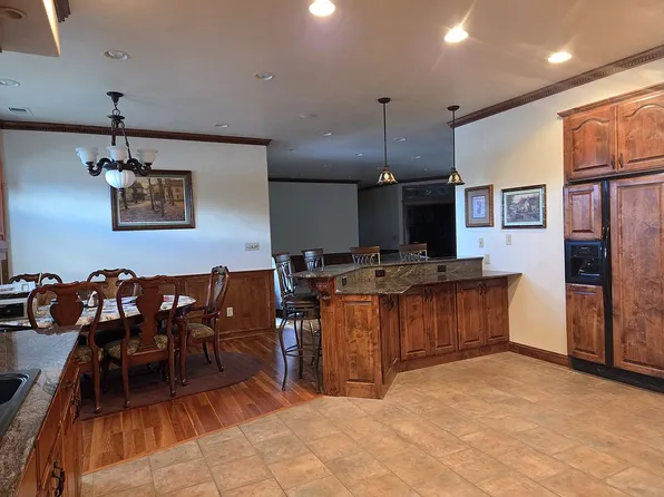 705 S 11th St, Douglas, WY 82633