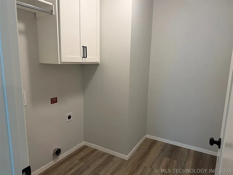 1640 E 140th Pl — Photo 12
