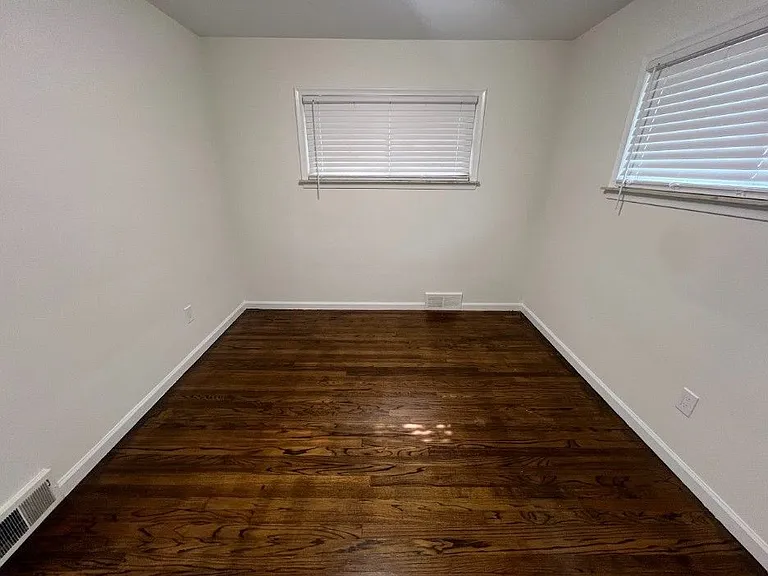 18536 Holland Ave — Photo 17